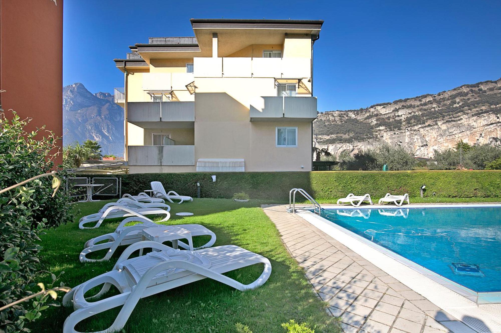 Bike & Wind Hotel Villa Maria Torbole Sul Garda Exterior photo