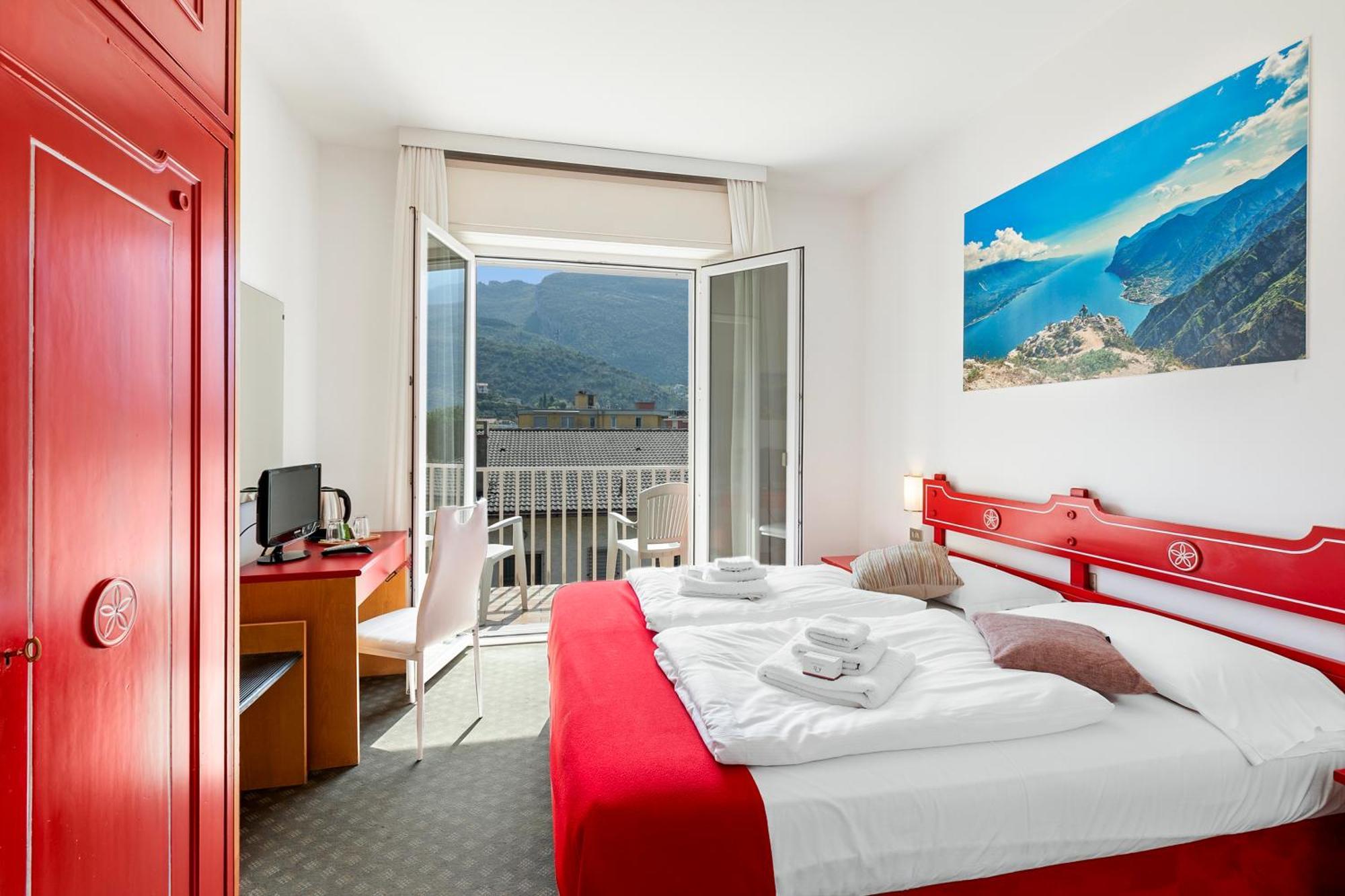 Bike & Wind Hotel Villa Maria Torbole Sul Garda Exterior photo